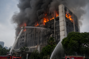 Kebakaran Gedung Bapenda Jakarta Hari Ini, Petugas Lakukan Penanganan di Lokasi